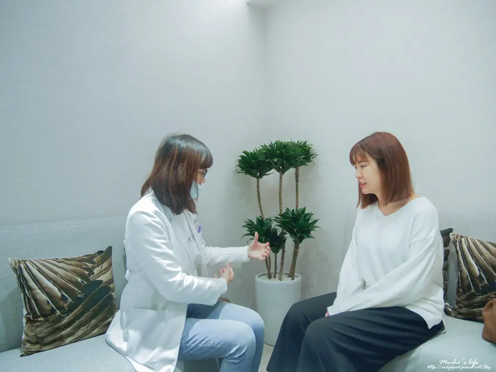酷塑冷凍減脂治療前女醫師親切問診