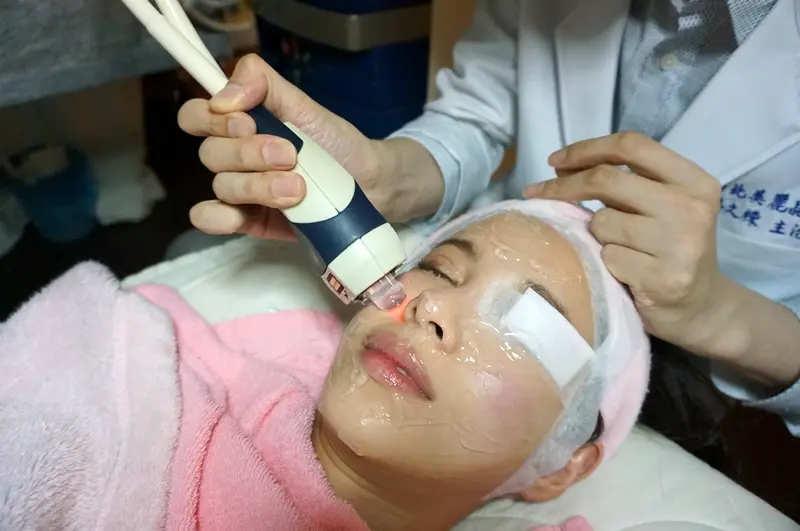 粉餅雷射改善暗沉黑眼圈