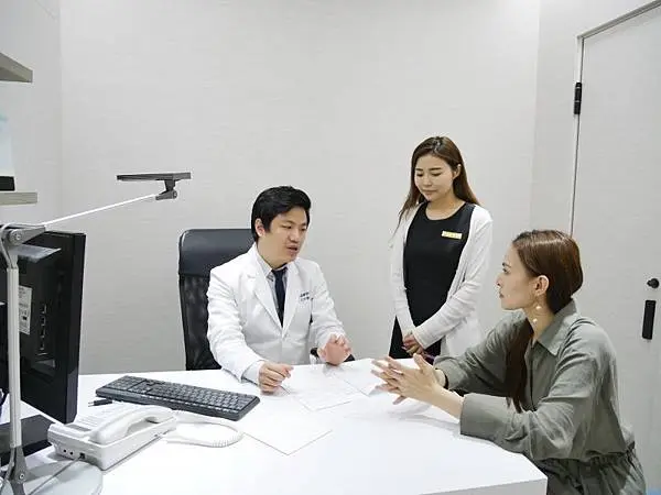 肉毒小腿術前與翁子軒醫師諮詢